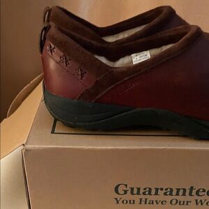 L.L. Bean Women's Brown Leather Sherpa Lined Mocs Size 9.  NEW